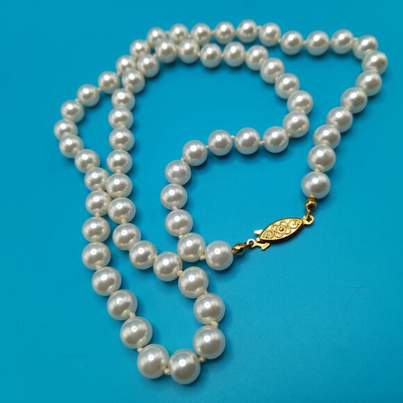 Vintage Glass Pearl Necklace, 8mm Faux Pearl Beads, 24 Inches, Hand Knotted - Picture 8 of 10